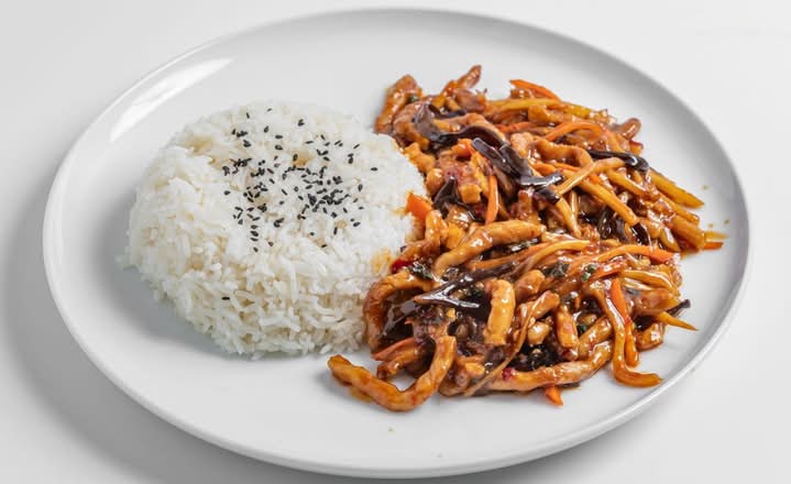 鱼香肉丝盖饭 Shredded Pork in Garlic Sauce Rice Bowl